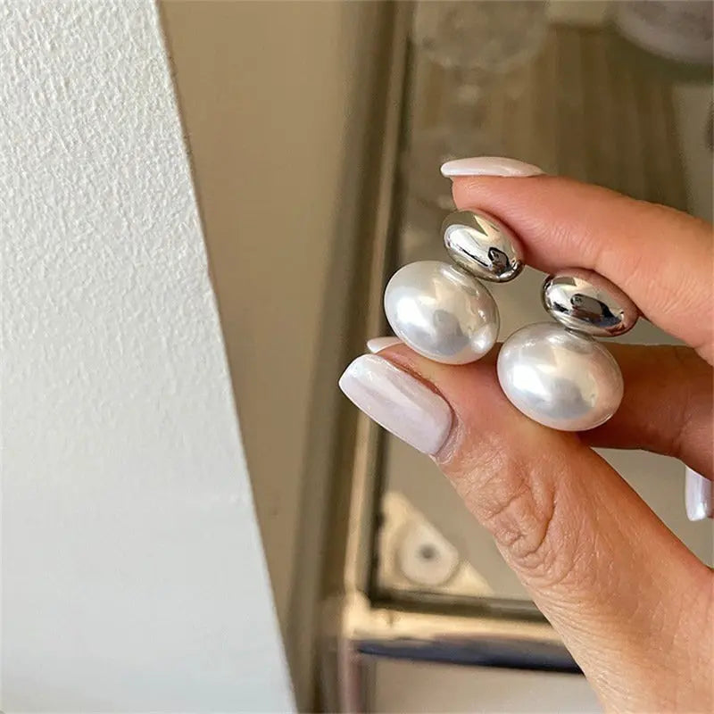 Retro temperament flat bean pearl earrings cool and sweet metal earrings INS high-end earrings - Smart Savvy