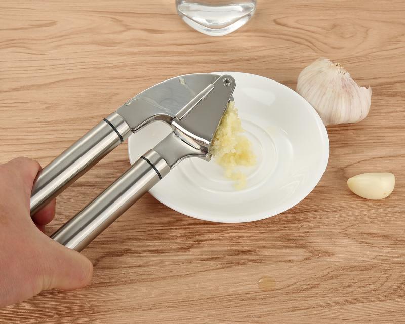 Durable Stainless Steel Garlic Press Crusher Squeezer Masher Home Kitchen Mincer Tool Silver eprolo