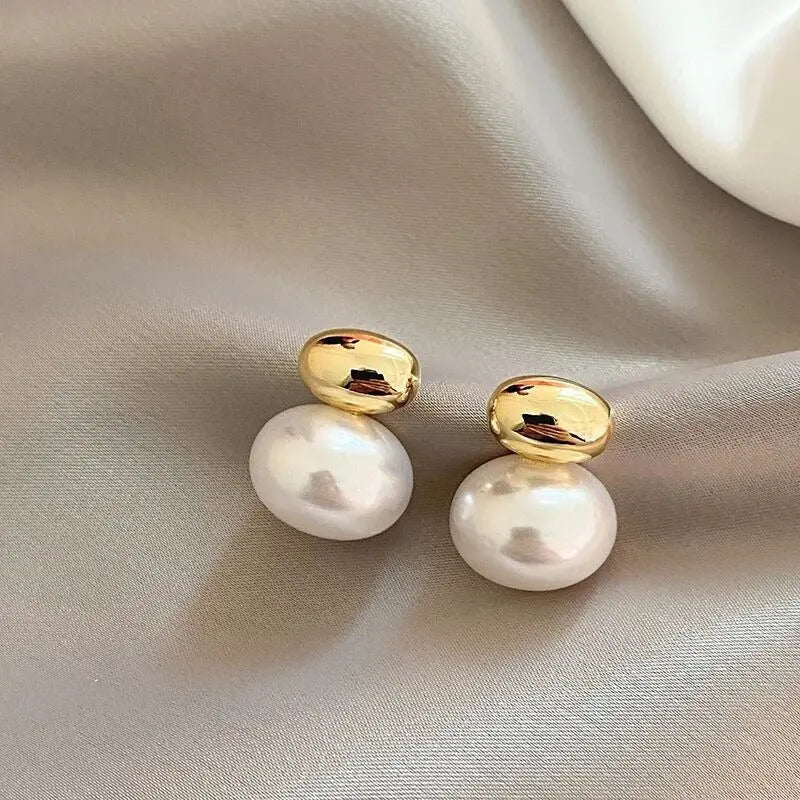 Retro temperament flat bean pearl earrings cool and sweet metal earrings INS high-end earrings - Smart Savvy